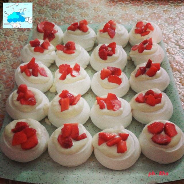 Mini Pavlova con Crema Chantilly (Ricetta Bimby)