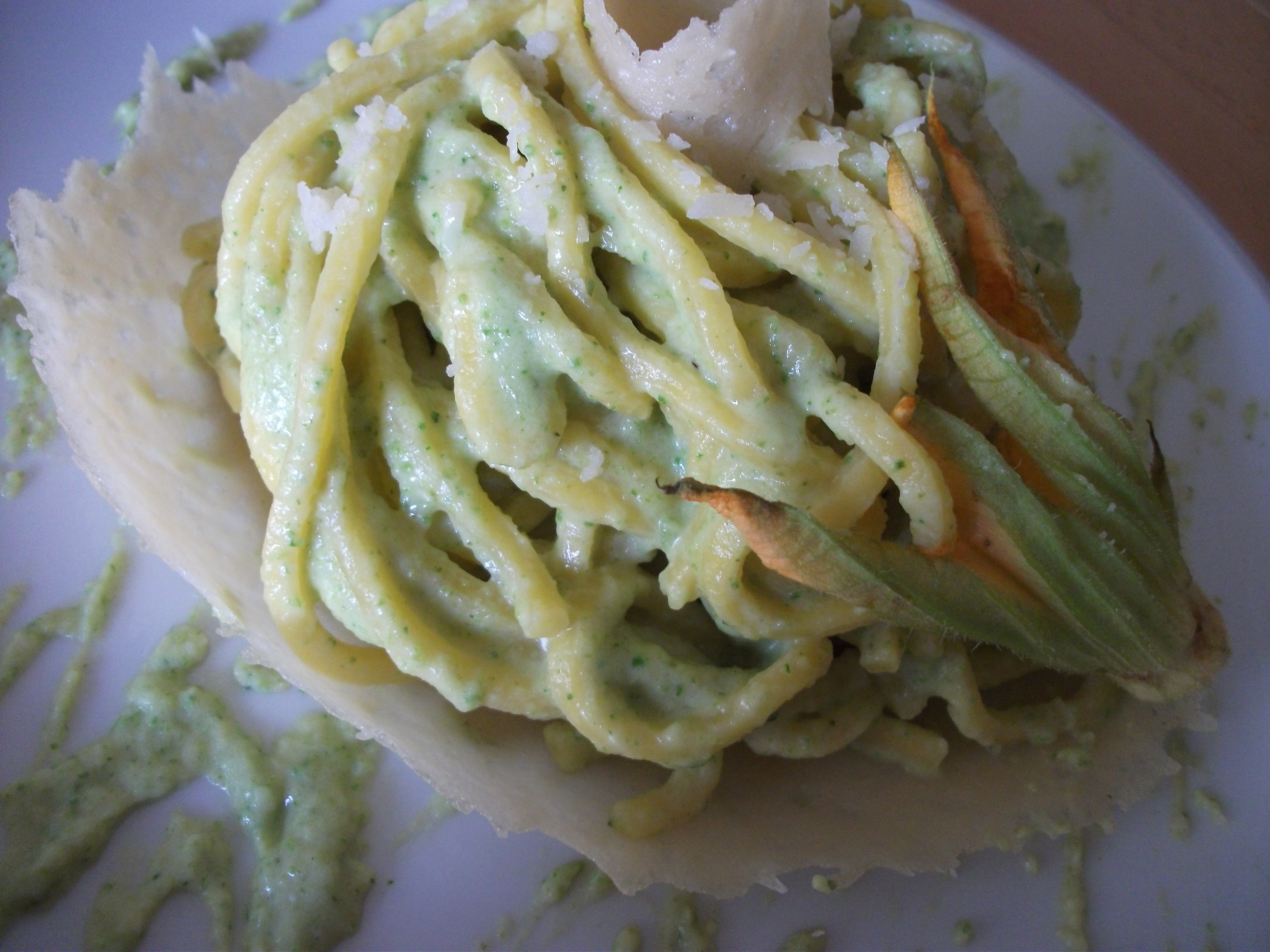 Tonnarelli in crema di zucchine al Parmigiano Reggiano