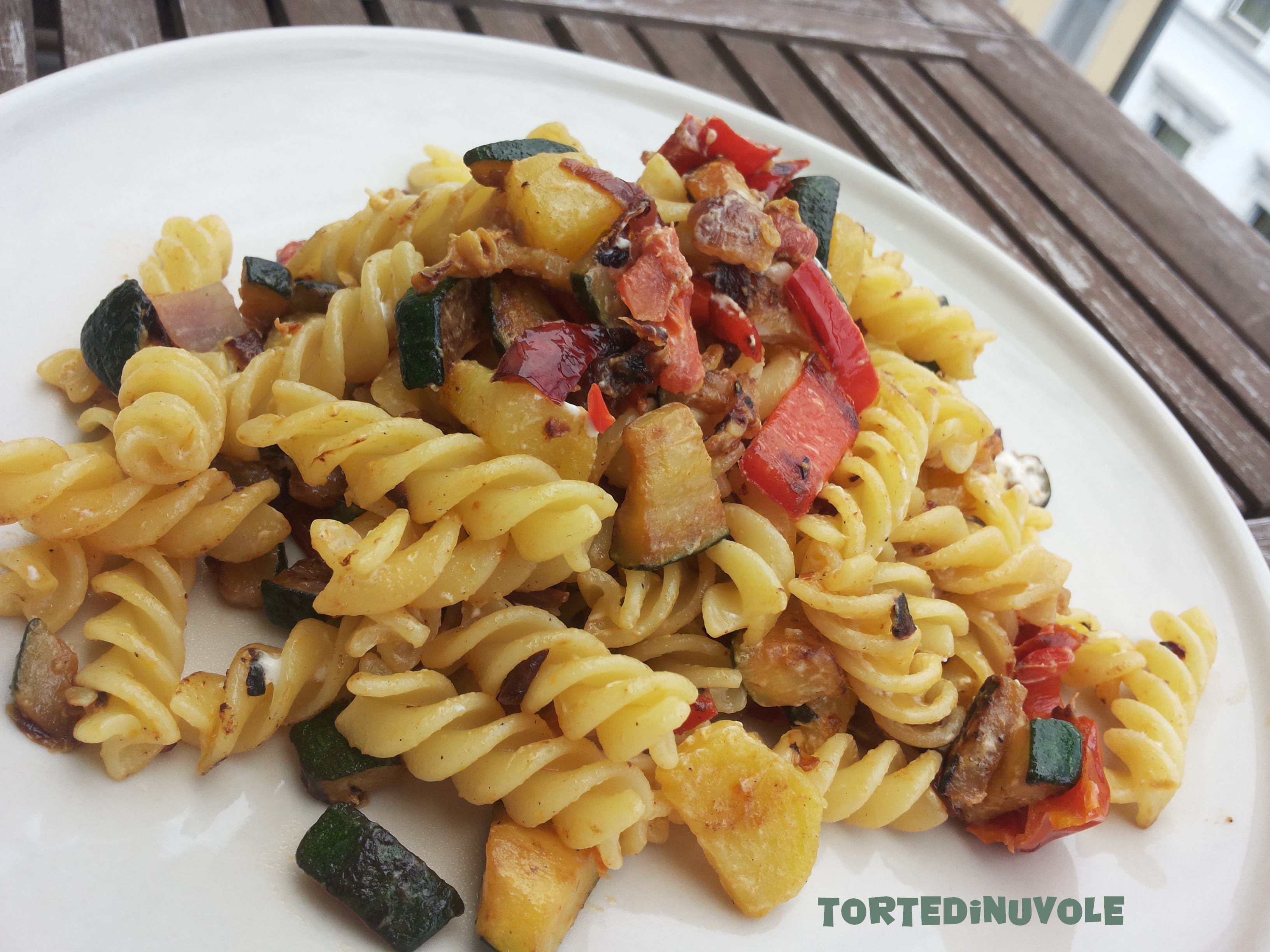 Fusilli alle verdure con formaggio fresco