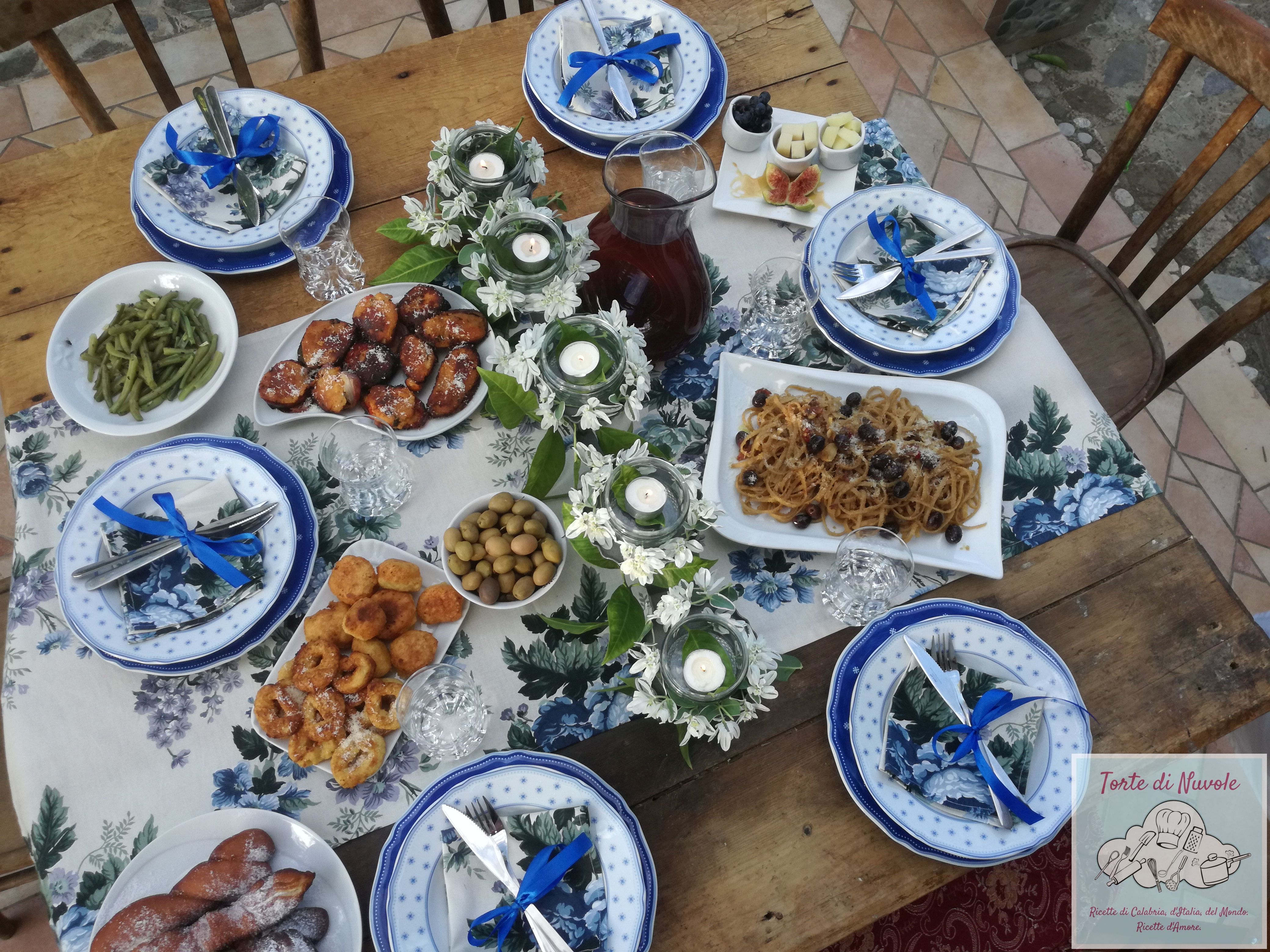 Come allestire un tavolo per una cena in giardino